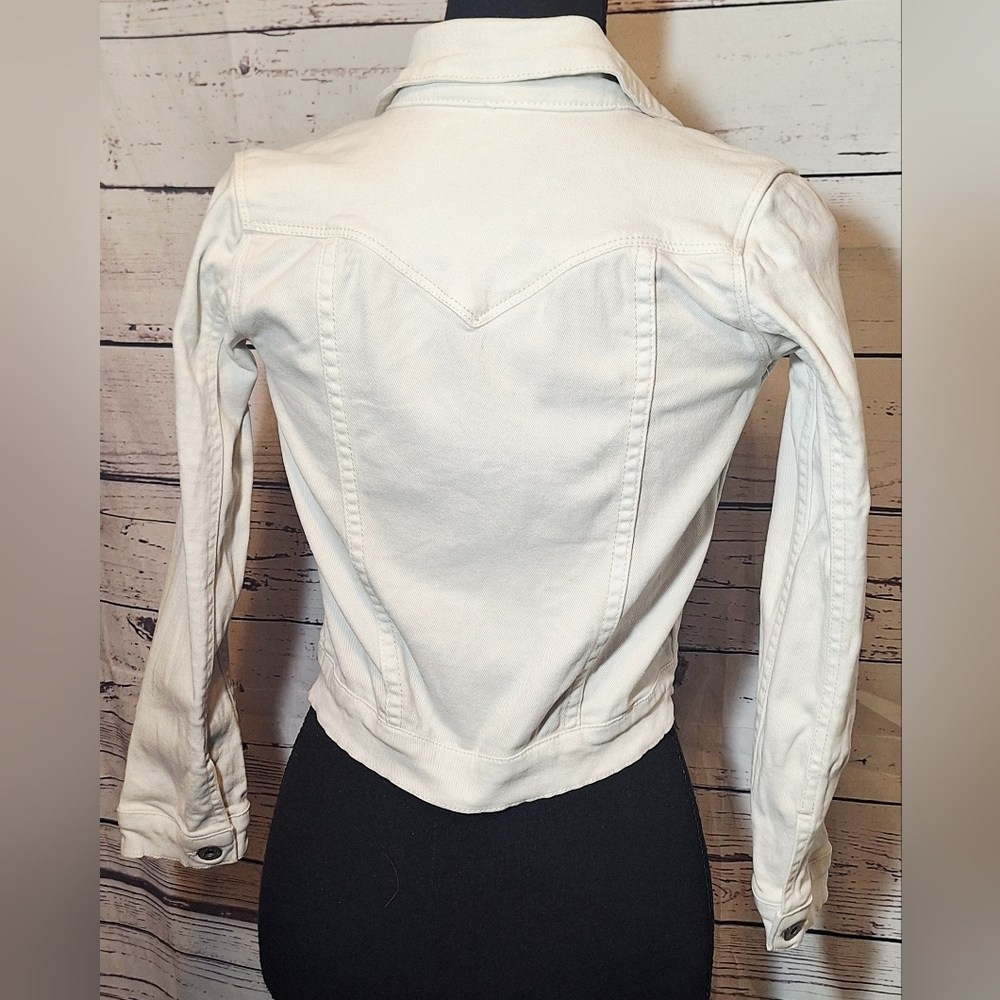 Levi’s Girls White Denim Jacket Size 8–10 Snap Button Classic #2092 - Picture 3 of 7